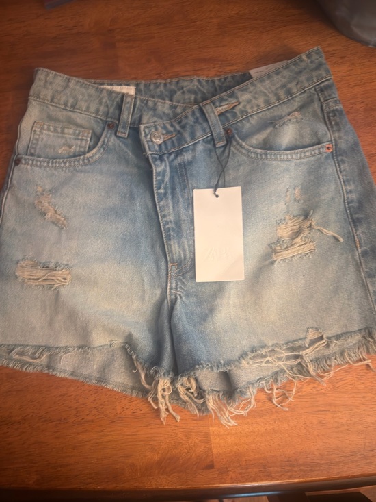 Zara Pants - Light Blue Distressed Denim Women’s Shorts NWT (missing a  button)